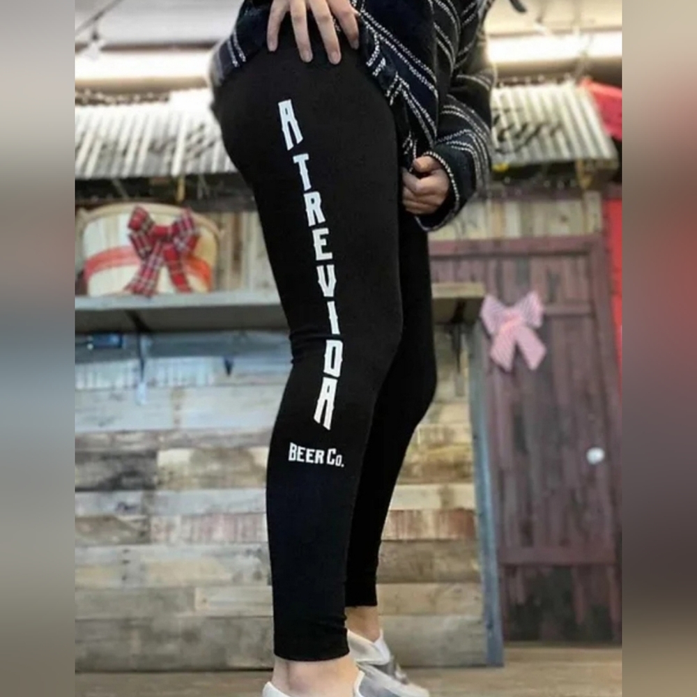 Atrevida Beer Co Logo Crop Black Leggings NWOT sz SMALL